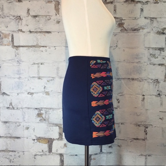 Quinn embroidered mini skirt - Picture 5 of 8